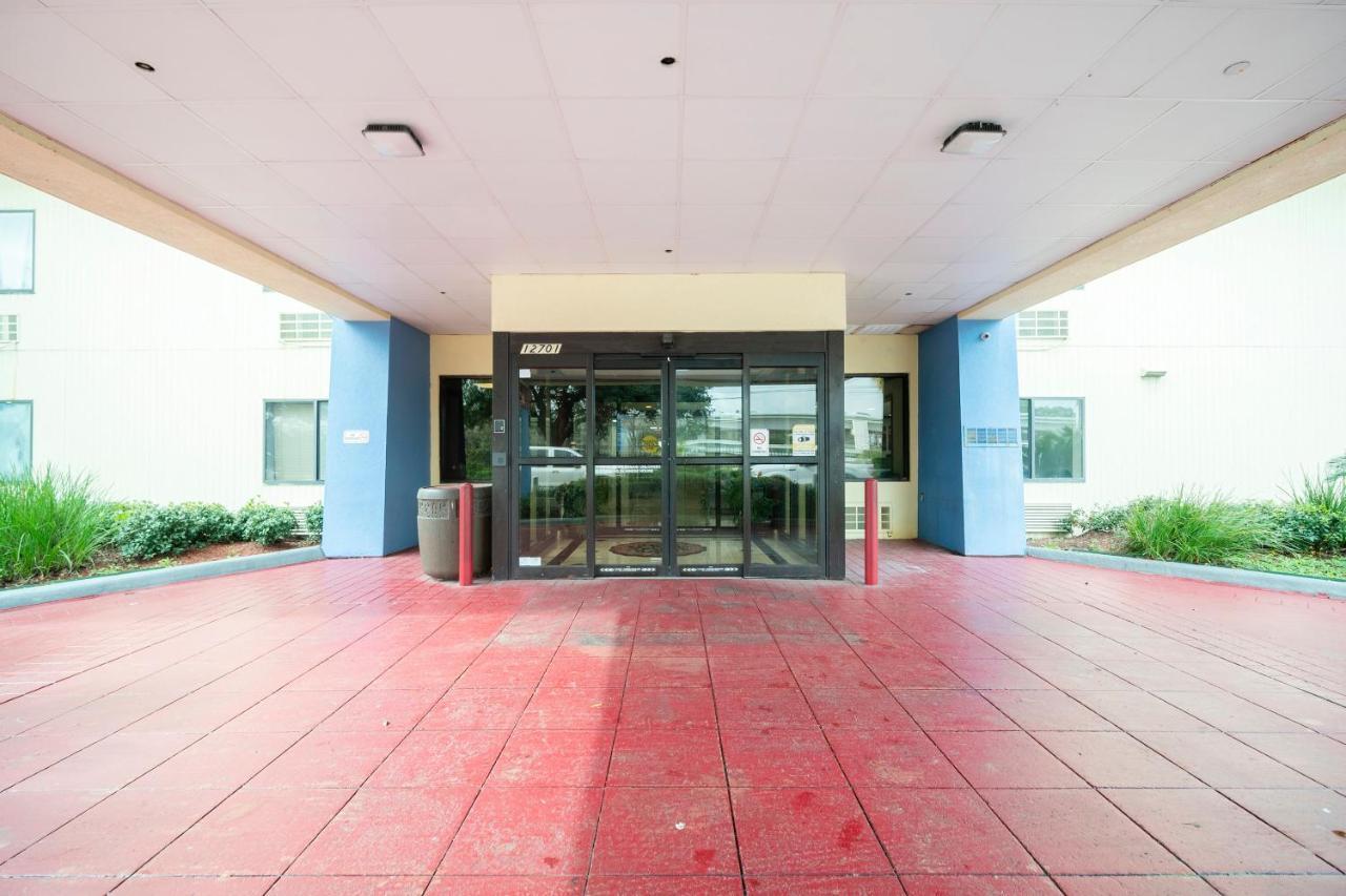 فندق Oyo Townhouse Houston Airport North المظهر الخارجي الصورة