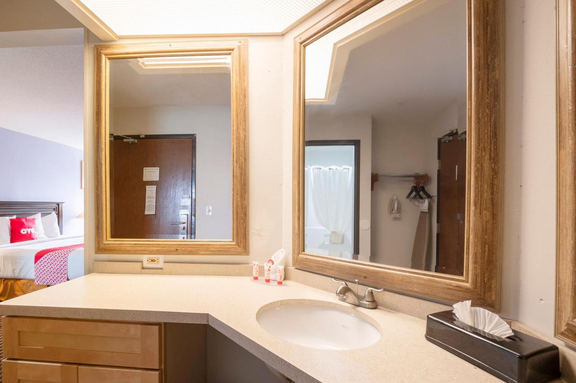 فندق Oyo Townhouse Houston Airport North المظهر الخارجي الصورة
