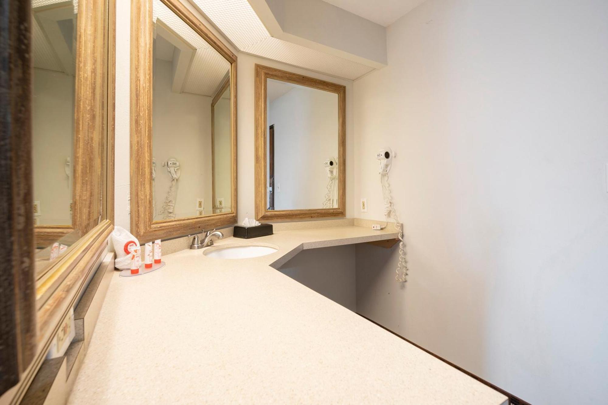 فندق Oyo Townhouse Houston Airport North المظهر الخارجي الصورة