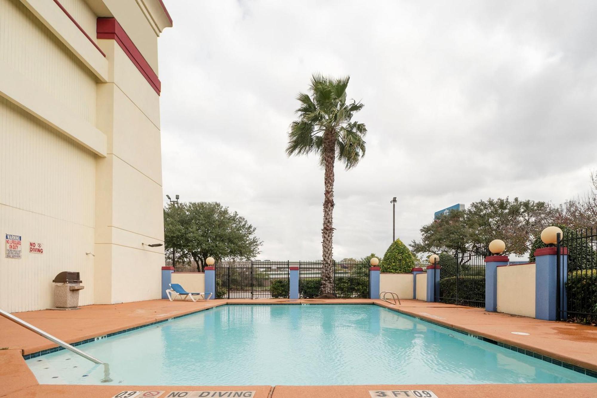 فندق Oyo Townhouse Houston Airport North المظهر الخارجي الصورة